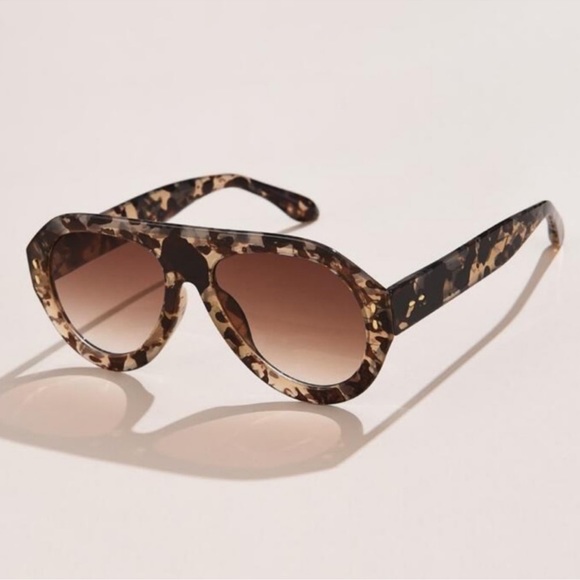 NWOT Tortoiseshell Aviator Sunglasses in Crazy Tortoiseshell main image 4